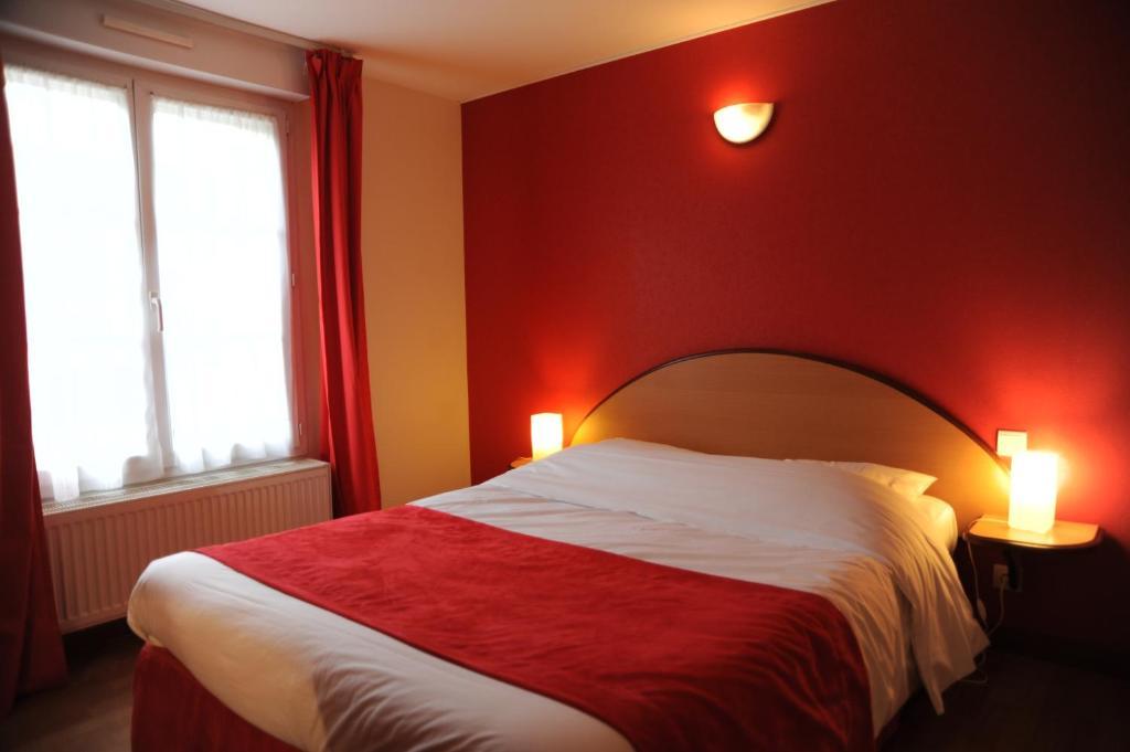 Logis - Hotel Restaurant L'Ecu De France Malesherbes Room photo